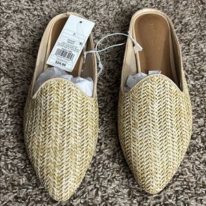 Universal Thread Tan Slip-On Shoes